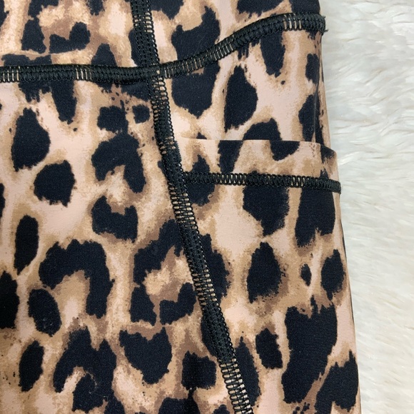 Victoria’s Secret leopard 7/8 leggings - Picture 5 of 8